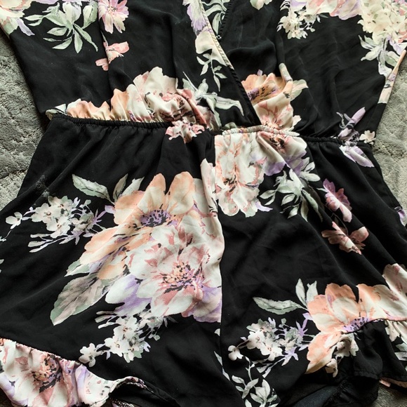 COPY - Forever 21 Plus Size Floral Romper - Picture 3 of 7